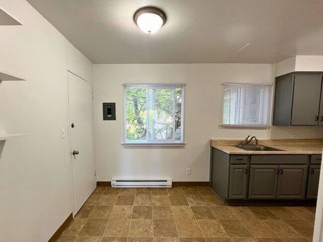Foto del edificio - (UNM 1891 #7) Updated 1 bed/1bath Apartment