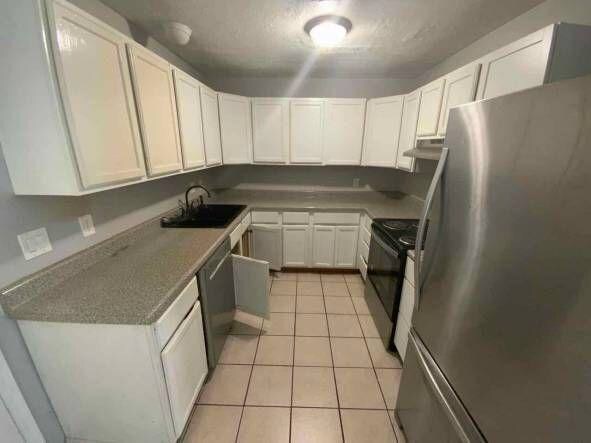 Foto del edificio - 7499 Rowles Ave
