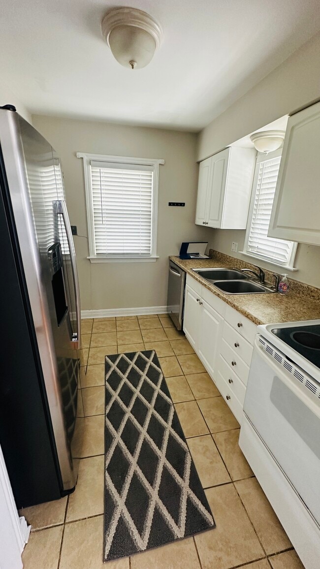 Building Photo - 19 Elmhurst Ave