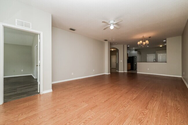 Building Photo - 31248 Shaker Cir