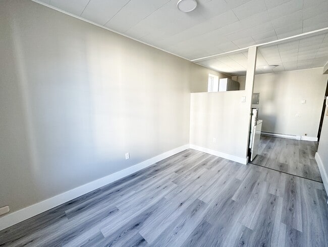 Building Photo - 140 Adelaide St