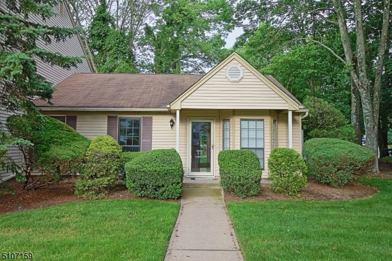 Primary Photo - 606 Maplecrest Rd