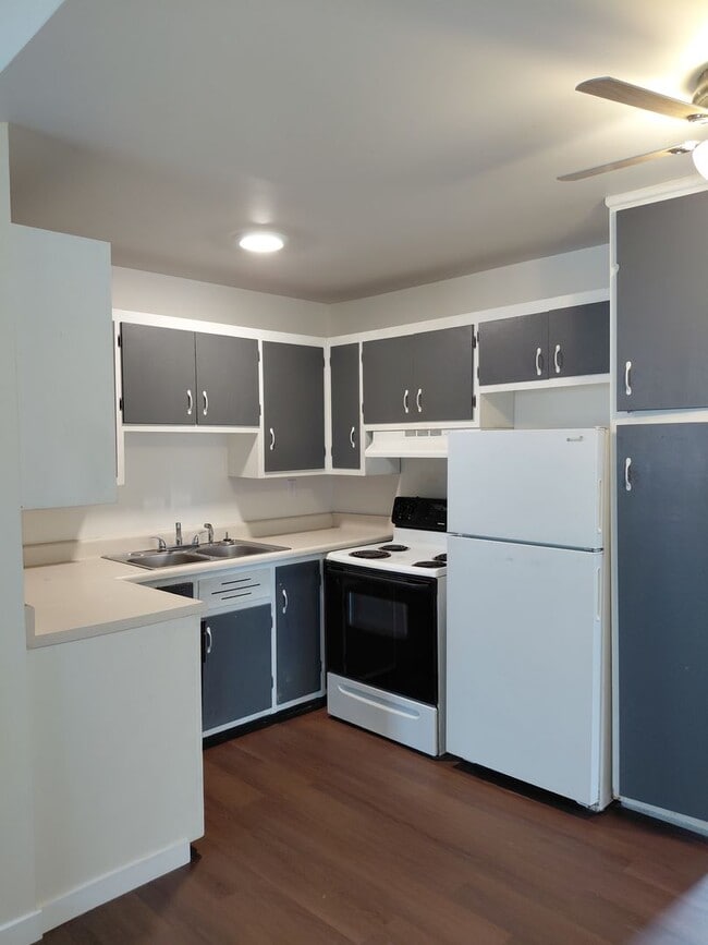 Foto del edificio - 140/150 W 4th Duplex