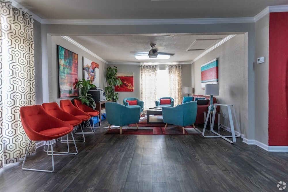 Foto principal - 480 W Parker Rd