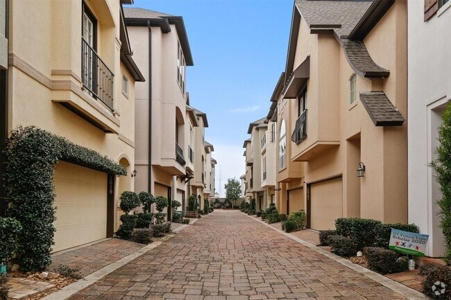 Building Photo - 2841 Sherwin St
