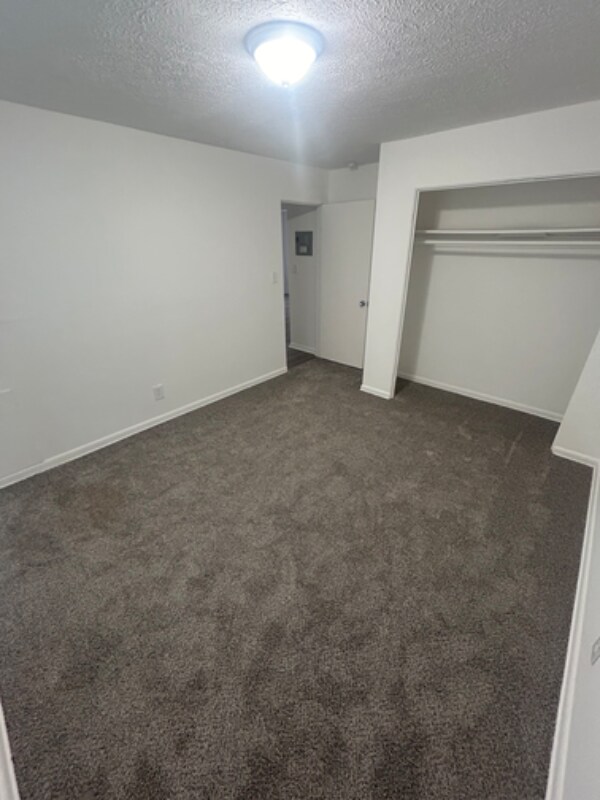 Foto del edificio - 33170 Aurora Rd