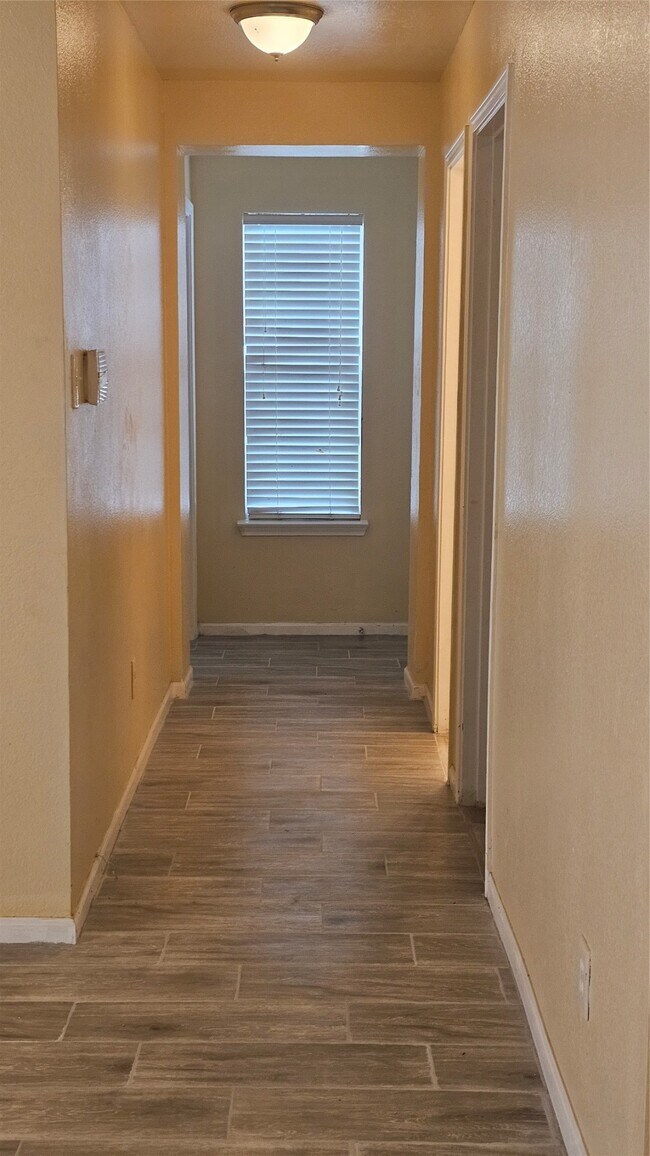 Building Photo - 22135 Greengate Dr