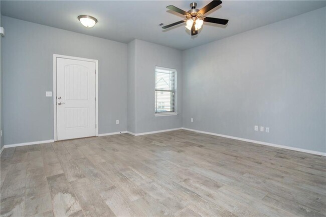 Building Photo - 1322 N Corsica Dr