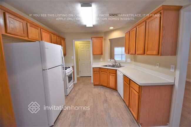 Building Photo - 190 Oakview Trce