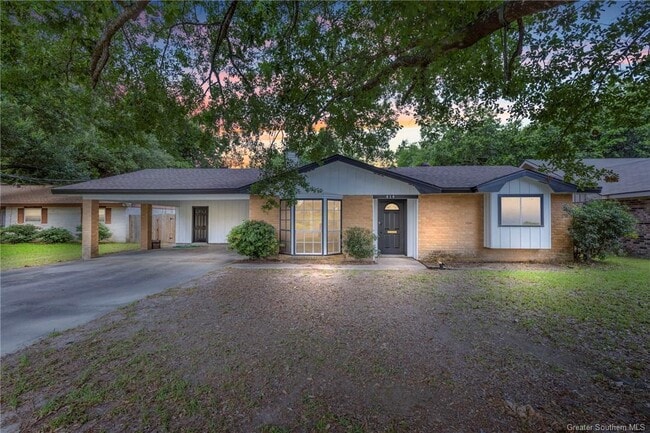 Foto del edificio - 414 Crestwood St