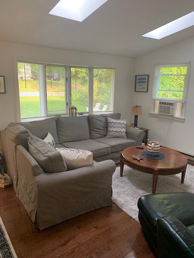 6 Wood Sorrel Trl, Saunderstown, RI 02874 House Rental in