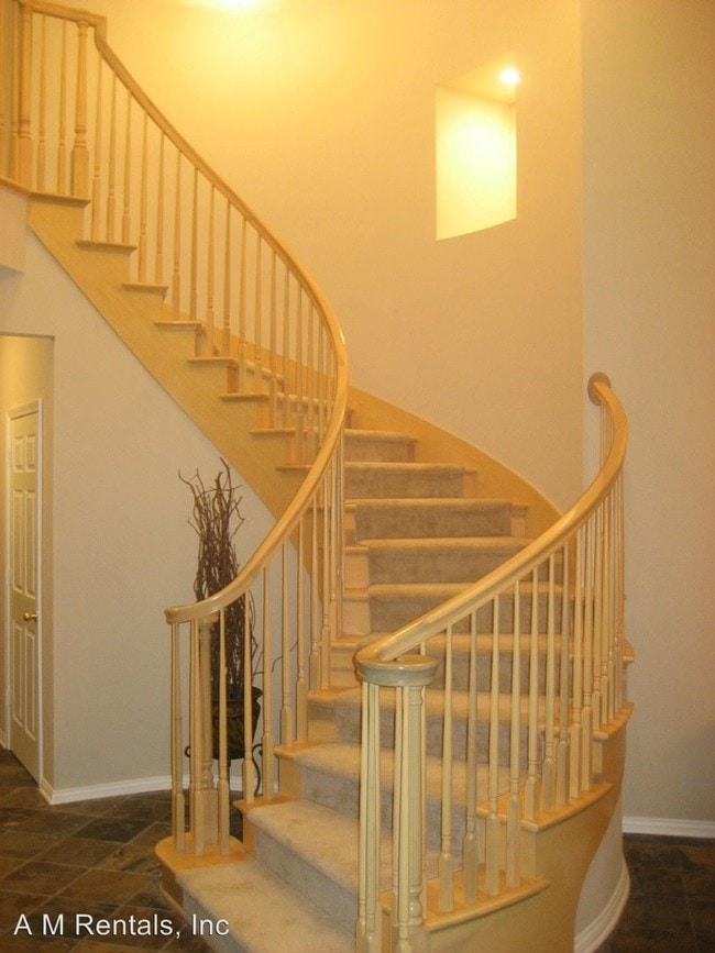 Building Photo - 15702 Buxton Dr