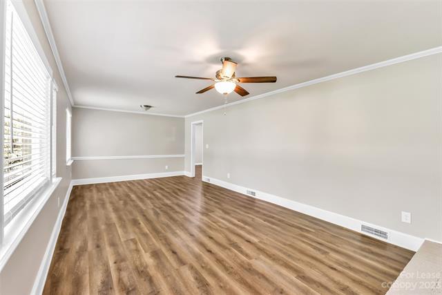 Foto del edificio - 6734 Lakeside Dr