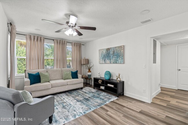 Building Photo - 805 Garth Ave