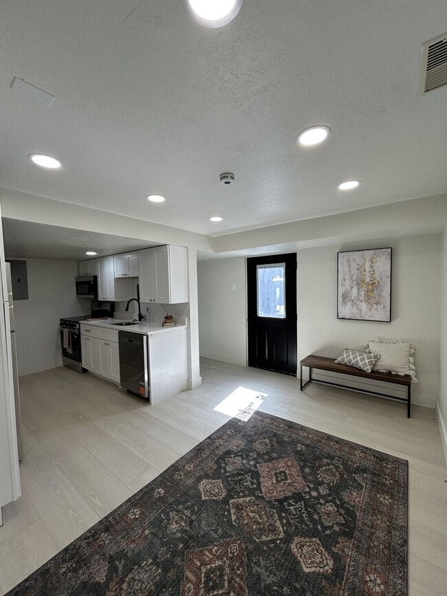 Building Photo - 7408 S Ramanee Dr