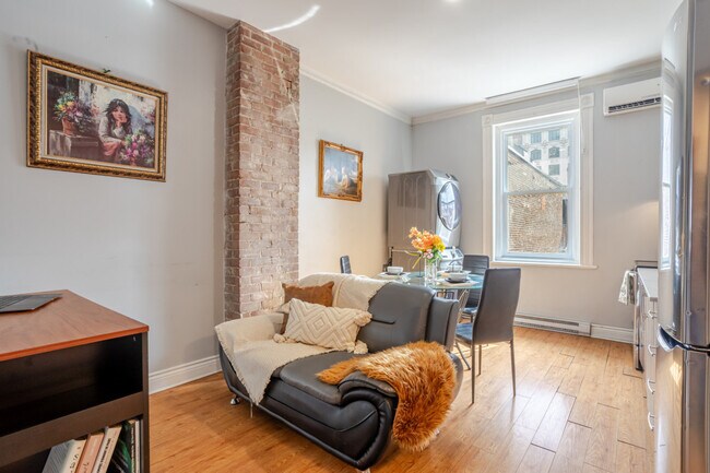 Photo du bâtiment - 1250 Rue Mansfield