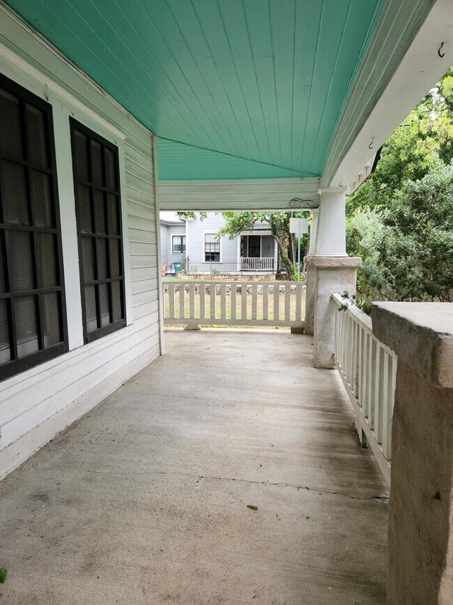 Foto del edificio - 910 E 13th St