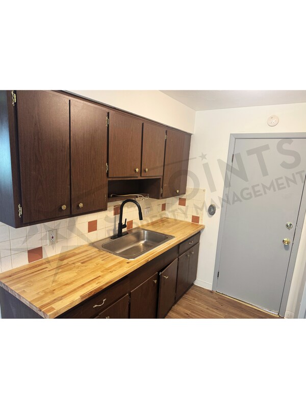 Foto del edificio - 927 E 216th St