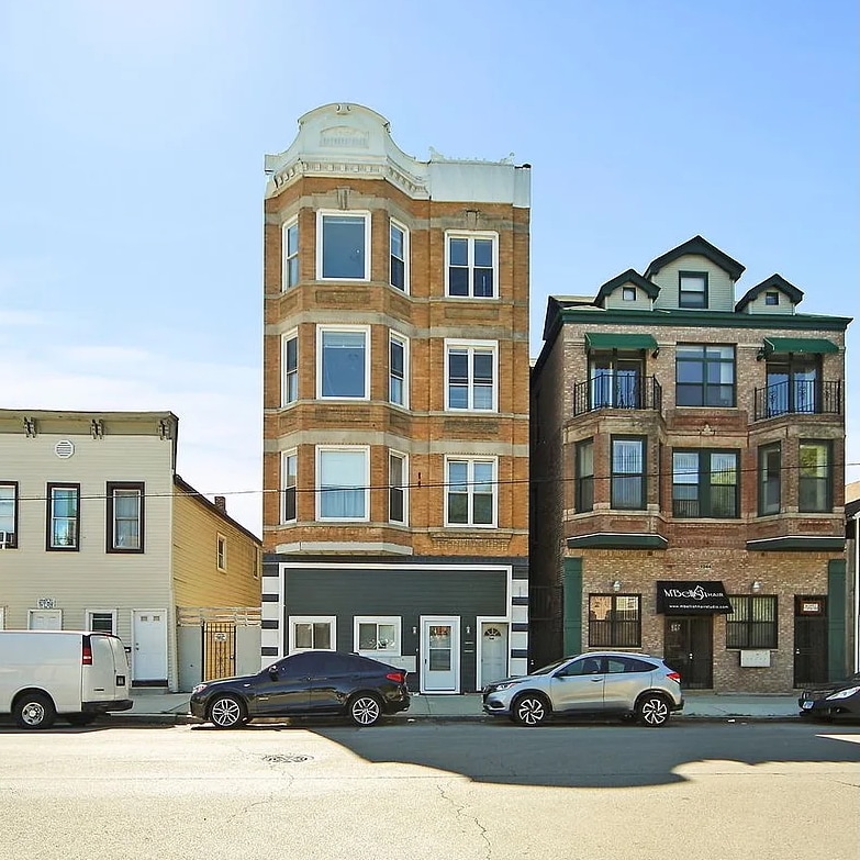 Primary Photo - 1946 S Racine Ave