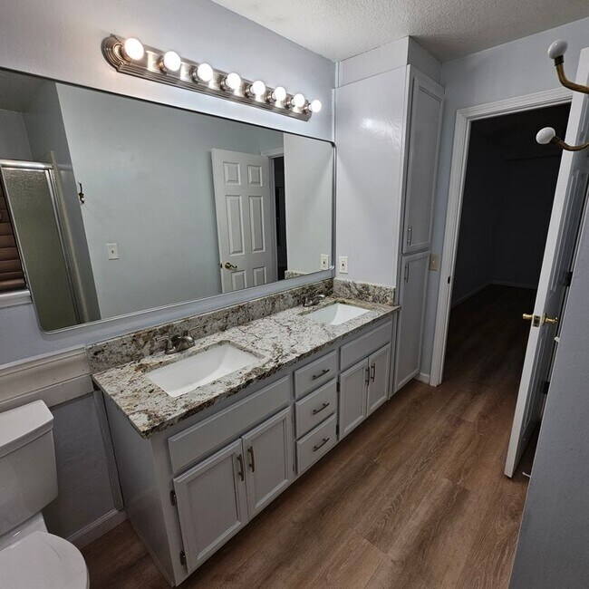 Foto del edificio - 2525 Travao Ln