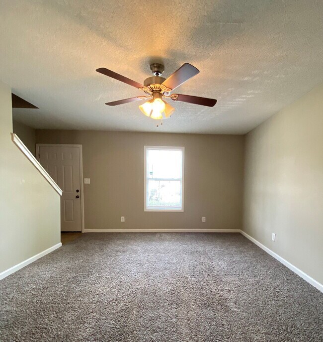 Building Photo - 541B PATRIOT PARK CT, CLARKSVILLE, TN 37042
