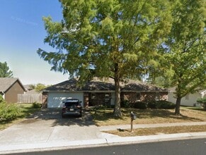 Building Photo - 1109 Chadwick Dr