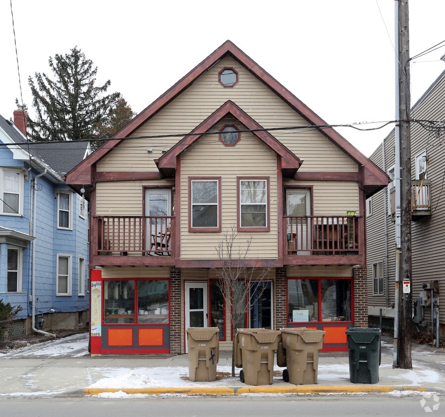 Building Photo - 831 E Johnson St