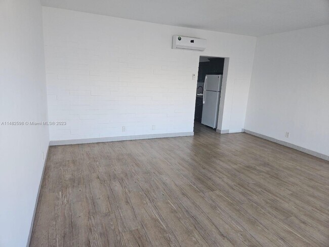 Building Photo - 4144 El Mar Dr
