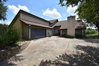 Building Photo - 6003 Long Leaf Dr
