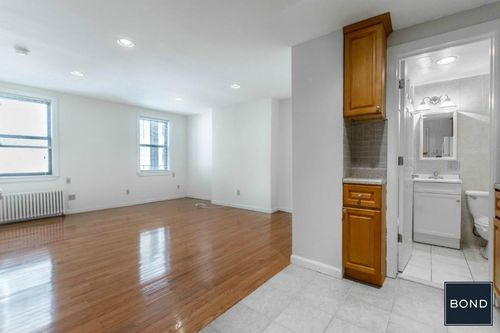 Primary Photo - 332 1st Ave
