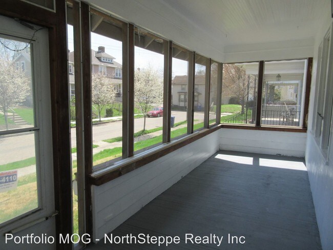 Foto del edificio - 3 br, 1.5 bath Apartment - 2409 Deming