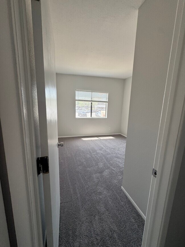 2nd bedroom - 5757 W Eugie Ave