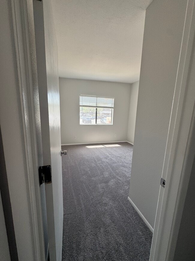 2nd bedroom - 5757 W Eugie Ave