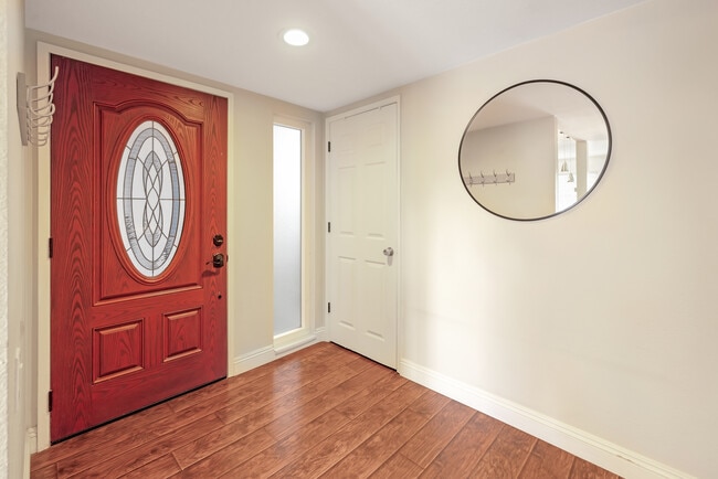 Foto del edificio - 3168 Via Vista