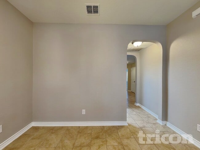 Building Photo - 1635 Tree Run