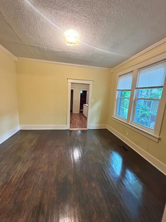 Foto del edificio - 1378 S Pkwy E