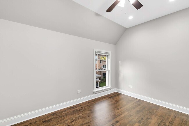 Foto del edificio - 1108 Des Plaines Ave