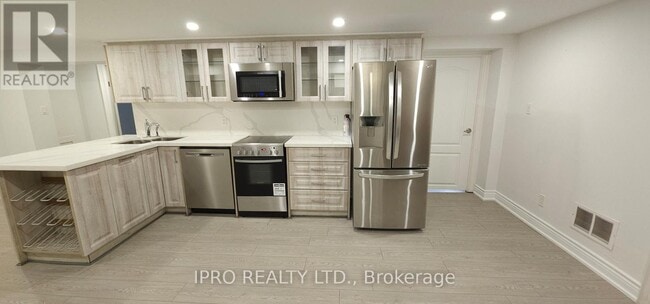 Building Photo - 12 Rollins Pl