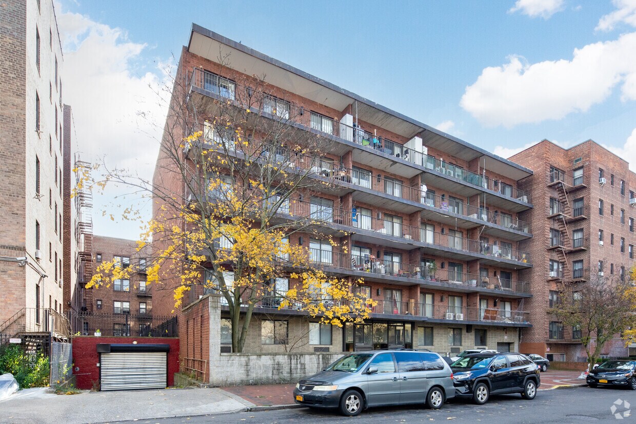 Primary Photo - 14350 Barclay Ave