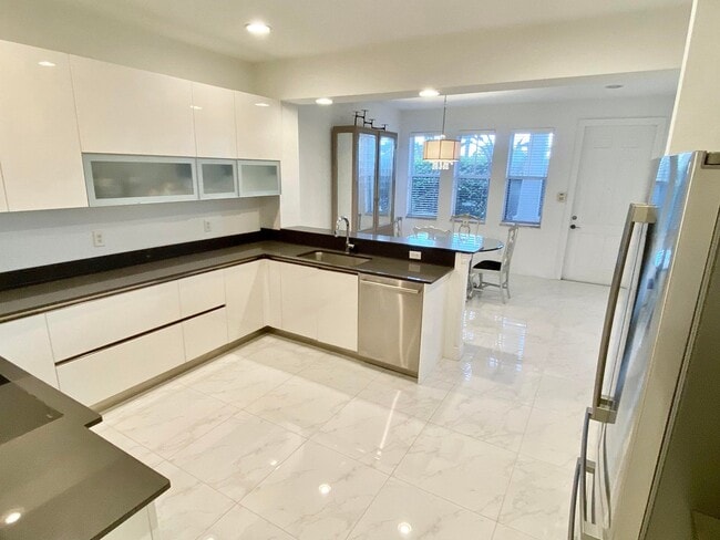 Building Photo - 850 Millbrae Ct