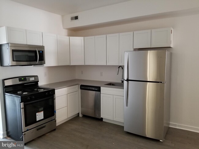 Building Photo - 528 N 34th St