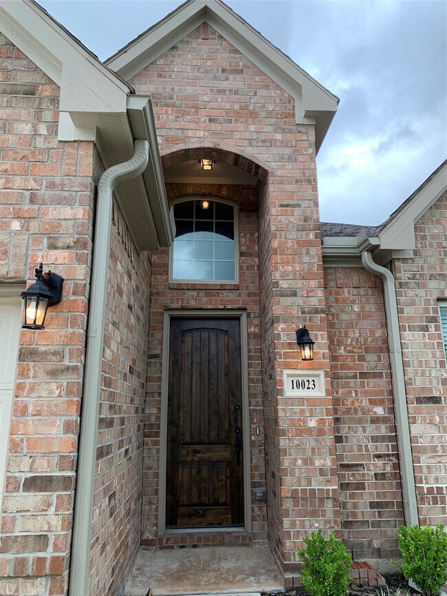 Foto del edificio - 10023 Thicket Park Ln