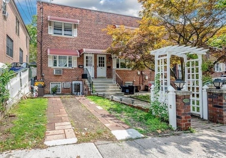Primary Photo - 1628 Paulding Ave