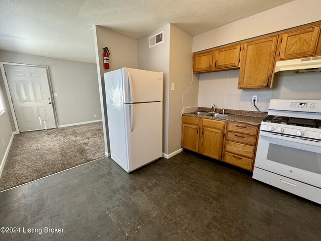 Building Photo - 6813 Crestview Dr