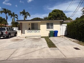 Building Photo - 2837 SW 33rd Ave