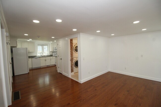 Foto del edificio - 96 Walnut Ln