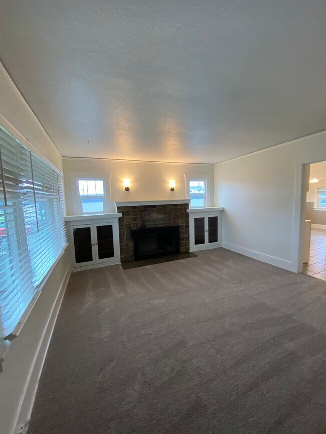 Foto del edificio - 3 Bed, 2 Bath Craftsman Style Home Rent Ready 10/25 Apply Now