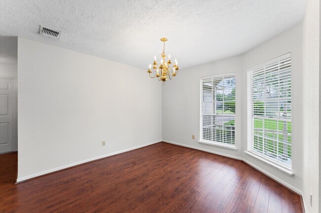 Foto del edificio - 3202 Kempwood Dr