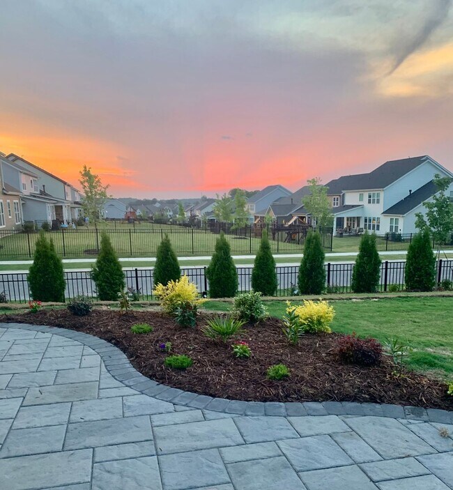 Building Photo - Exclusively Offered by Muse Realty Rentals...