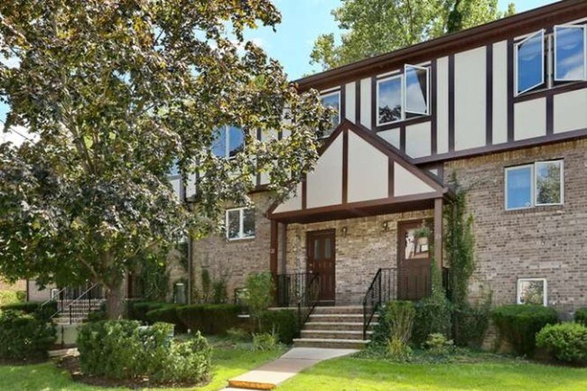Building Photo - 44 Canterbury Ln